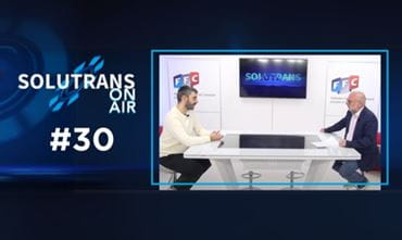 Image d'Hérvé Rebillon et Clément Molizon sur le plateau TV de SOLUTRANS On Air avec des éléments graphiques SOLUTRANS