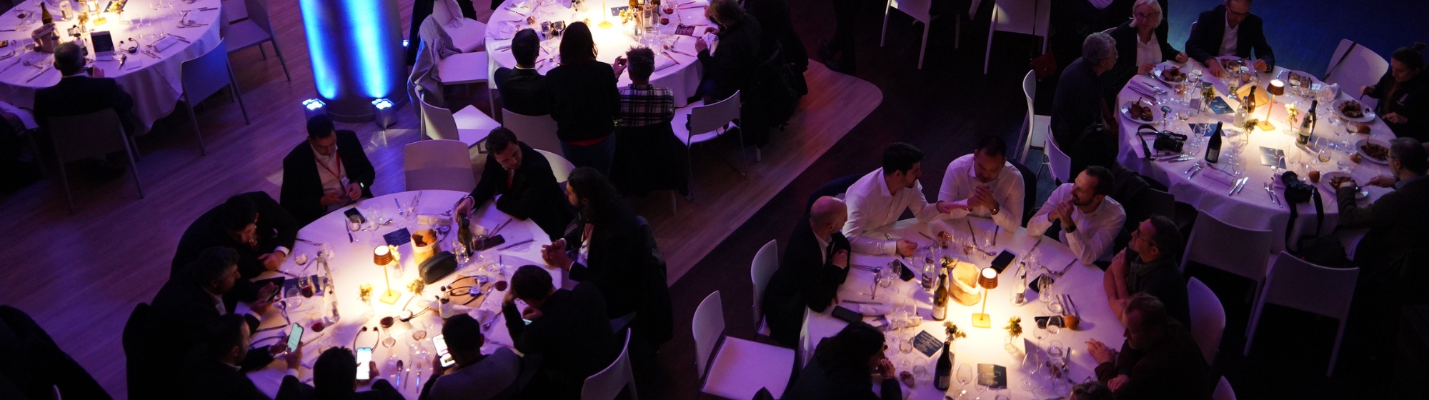 image format bannière des tables  de la salle diner de gala de SOLUTRANS