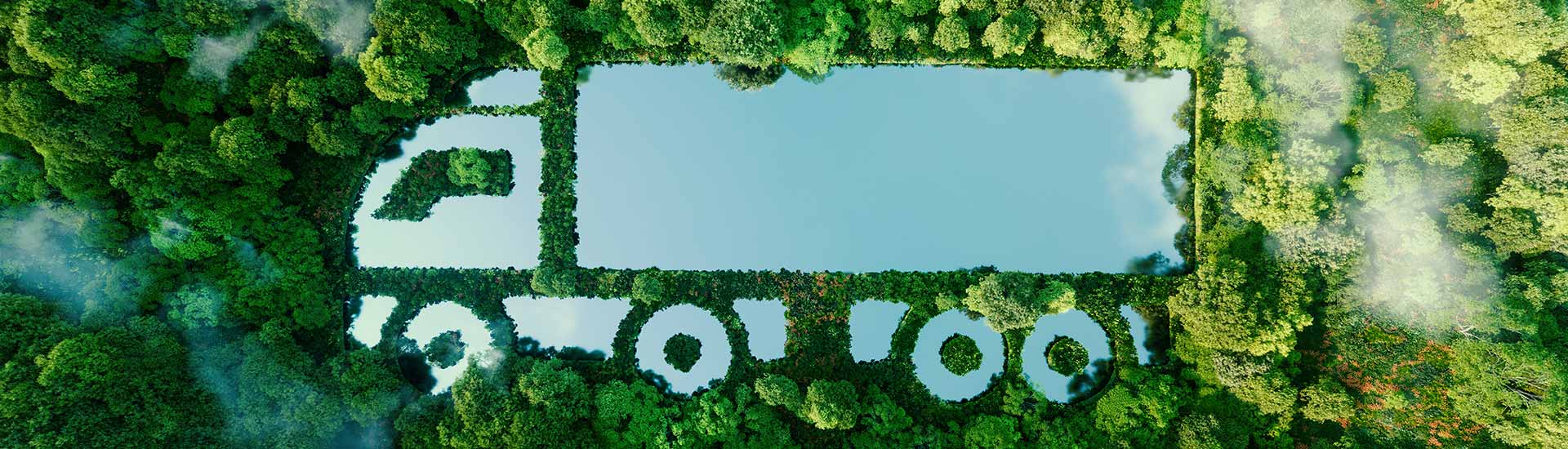 Un lac en forme de camion au milieu d'une nature vierge