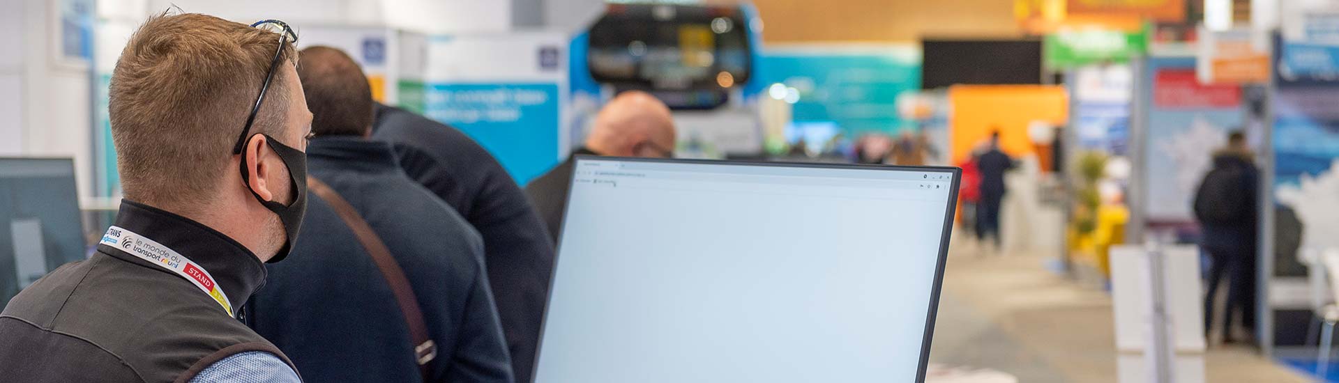 Un visiteur dans l'espace formation